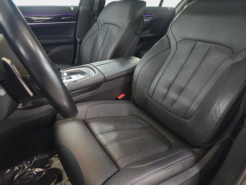 Used 2022 BMW 740i w/ M Sport Package RWD image 14