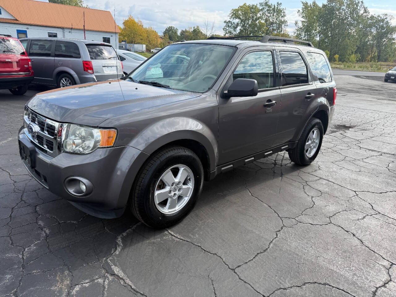 Used 2010 Ford Escape XLT AWD/4WD image 3