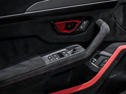 Used 2023 Lamborghini Urus Performante image 16