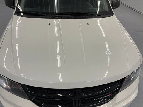 Used 2020 Dodge Journey SE w/ Blacktop Package FWD image 16