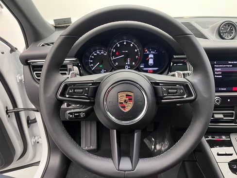 Used 2025 Porsche Macan image 12