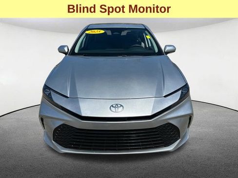 Used 2025 Toyota Camry LE w/ Convenience Package FWD image 4