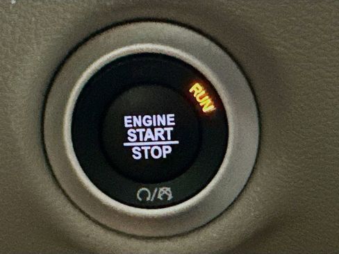 Used 2024 Chrysler Pacifica Touring-L image 26