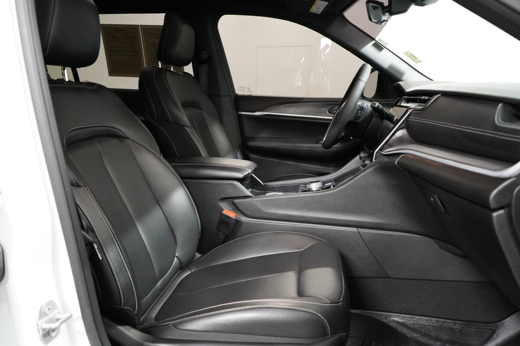 Certified 2025 Jeep Grand Cherokee L Limited AWD/4WD image 23