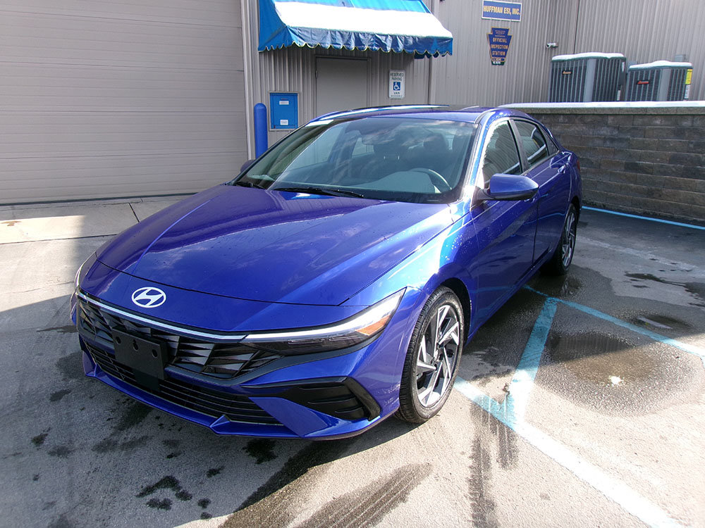 Used 2025 Hyundai Elantra SEL FWD image 1
