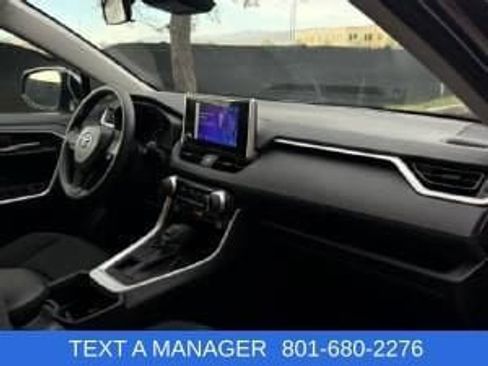 Used 2025 Toyota RAV4 XLE AWD/4WD image 20