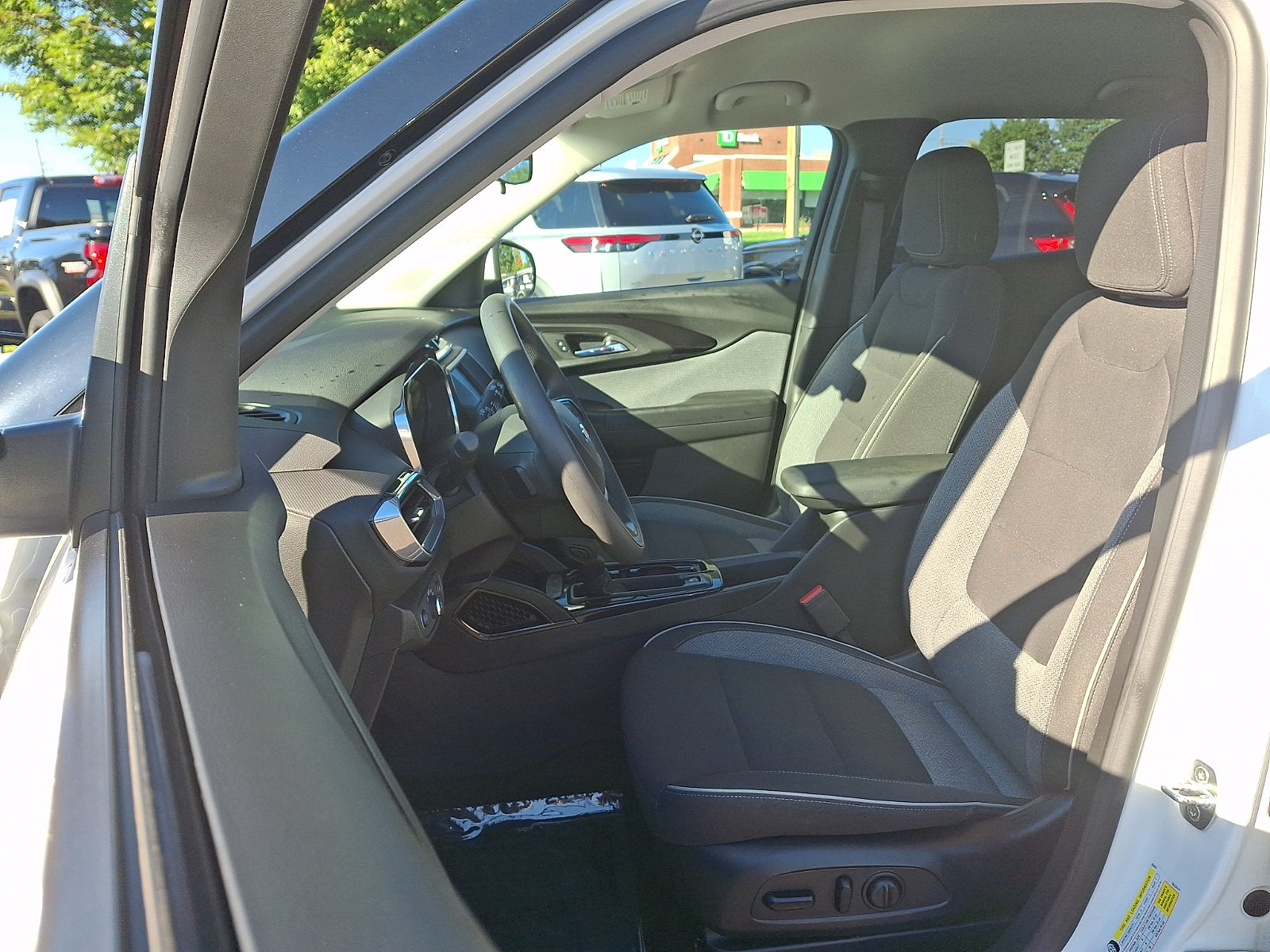 Used 2023 Chevrolet TrailBlazer LT FWD image 13