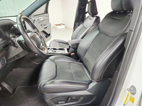 Used 2022 Ford Explorer ST image 19