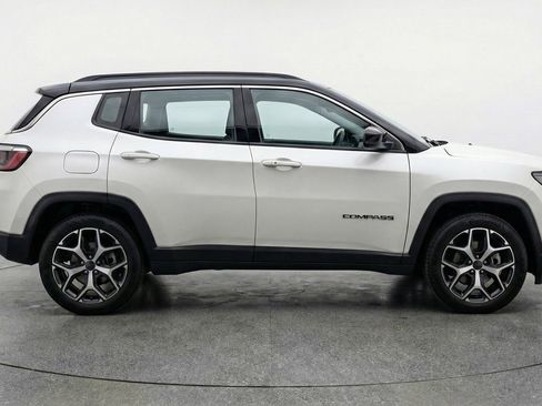 Used 2025 Jeep Compass Limited image 11