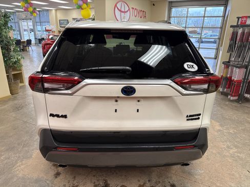 Used 2020 Toyota RAV4 Limited AWD/4WD image 8