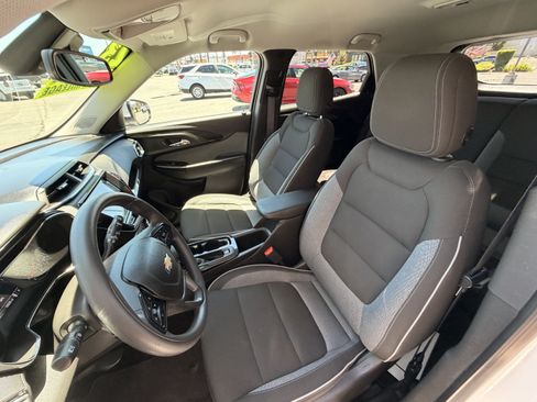 Used 2023 Chevrolet TrailBlazer LT w/ Convenience Package FWD image 10