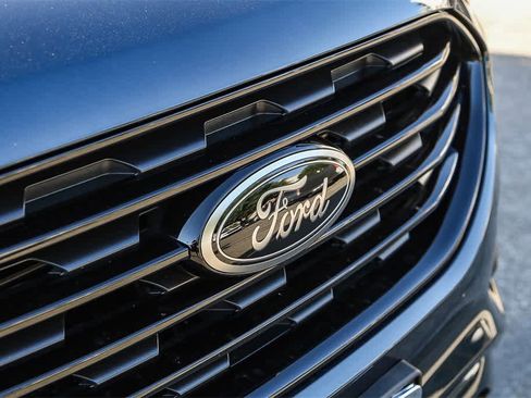 Used 2023 Ford Edge SE w/ Black Appearance Package image 5