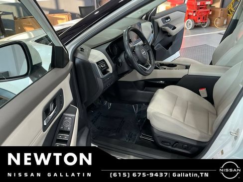 Used 2023 Nissan Rogue SL w/ SL Premium Package FWD image 6