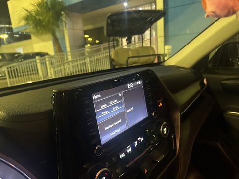 Used 2021 Toyota Highlander XLE image 16