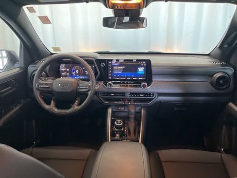 Used 2024 Chevrolet Colorado Trail Boss w/ Advanced Trailering Package AWD/4WD image 9
