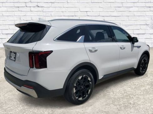 Used 2024 Kia Sorento S w/ Panoramic Sunroof Package FWD image 4