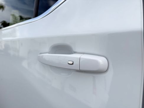 Used 2023 Chevrolet Traverse LT image 35