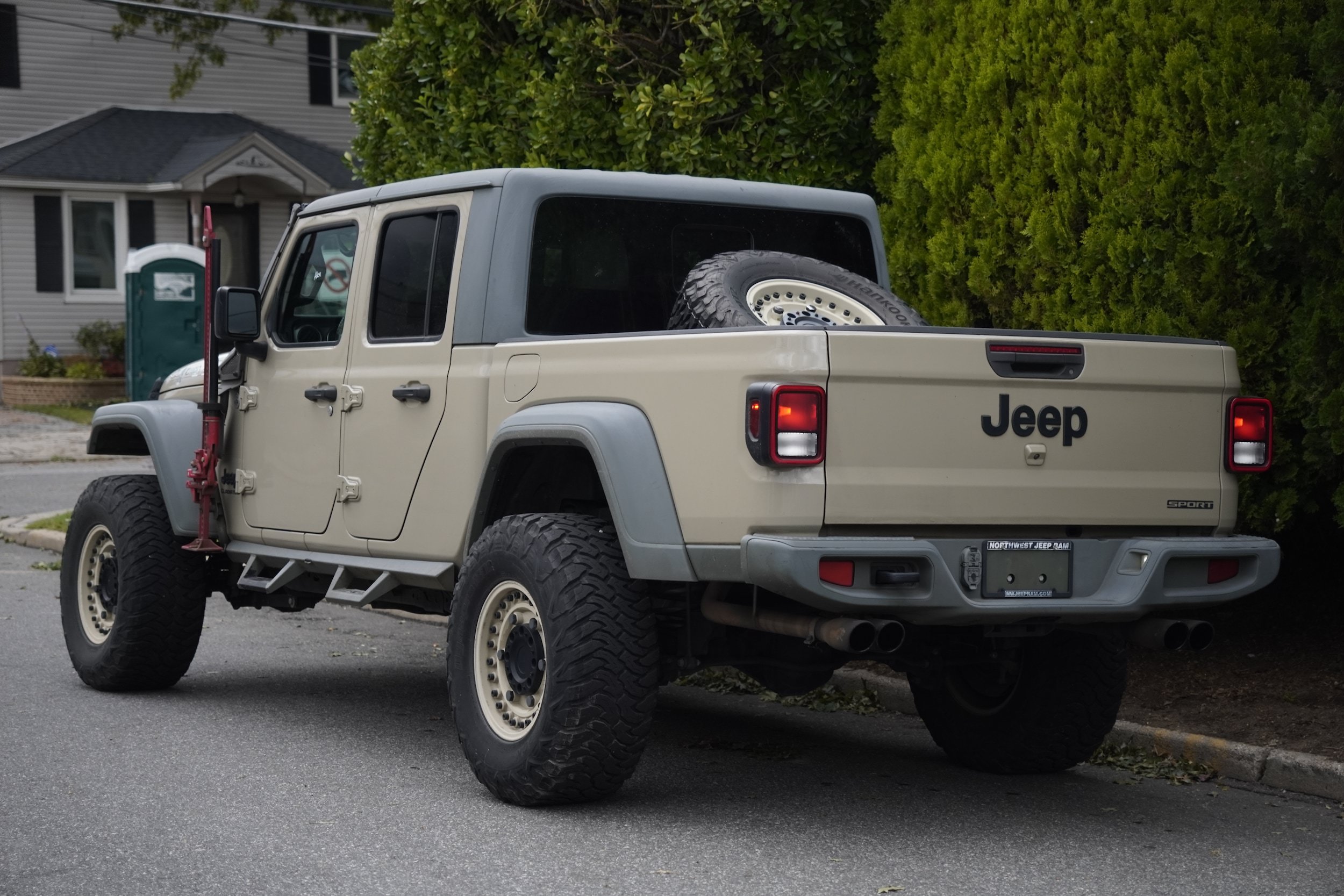 Used 2020 Jeep Gladiator Sport w/ Quick Order Package 24S AWD/4WD image 5