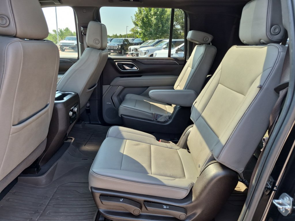 Used 2023 GMC Yukon XL SLT w/ Max Trailering Package AWD/4WD image 32