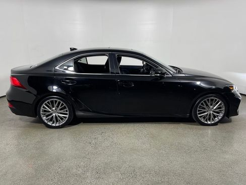 Used 2018 Lexus IS 300 AWD image 2