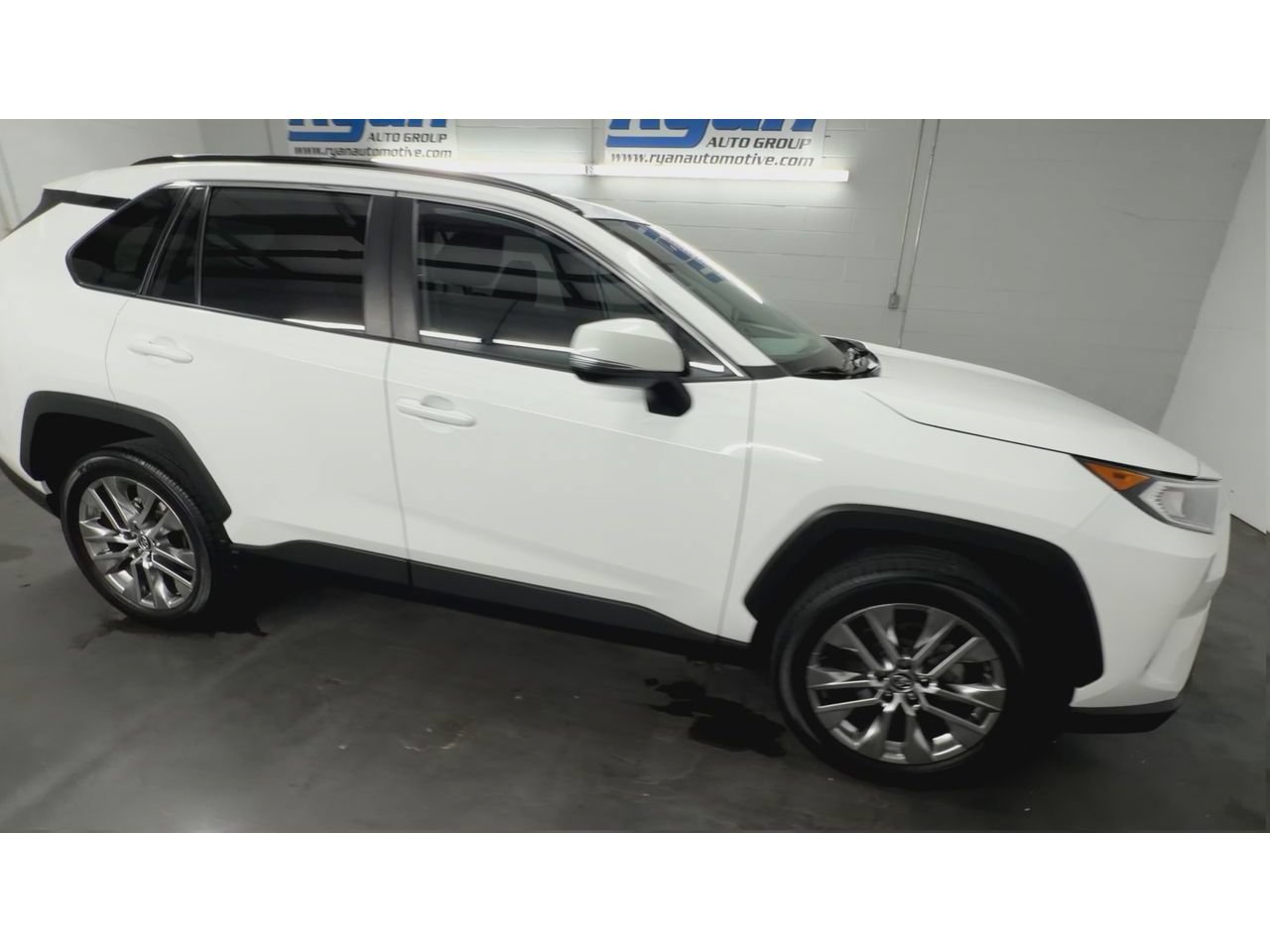 Used 2020 Toyota RAV4 XLE FWD image 2