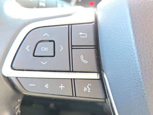 Used 2021 Toyota Highlander XLE image 36