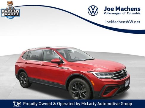 Used 2023 Volkswagen Tiguan SE FWD image 1