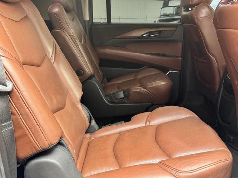 Used 2020 Cadillac Escalade ESV Luxury image 13