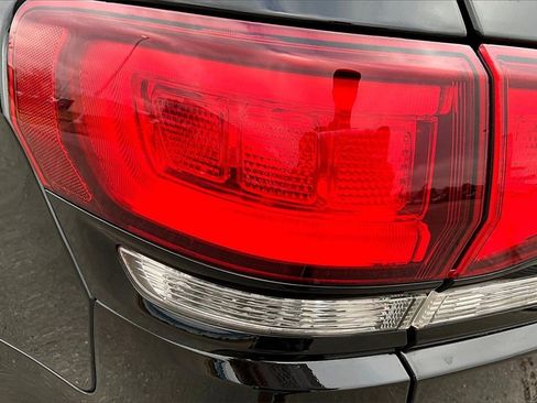 Used 2021 Jeep Grand Cherokee Laredo X image 28