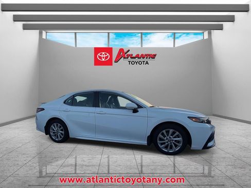 Used 2023 Toyota Camry SE image 6