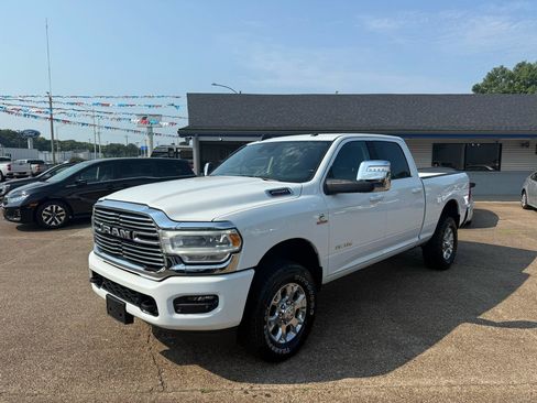Used 2024 RAM 2500 Laramie w/ Safety Group AWD/4WD image 3