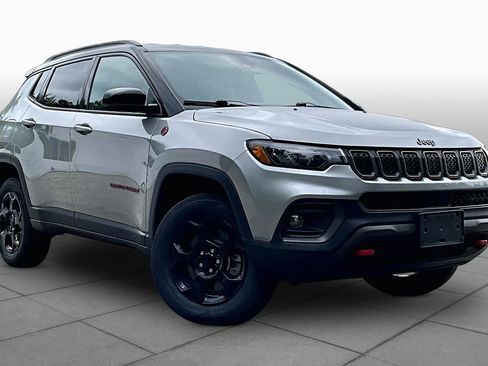 Used 2024 Jeep Compass Trailhawk AWD/4WD image 3
