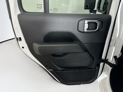 Used 2025 Jeep Wrangler Unlimited Sahara AWD/4WD image 24