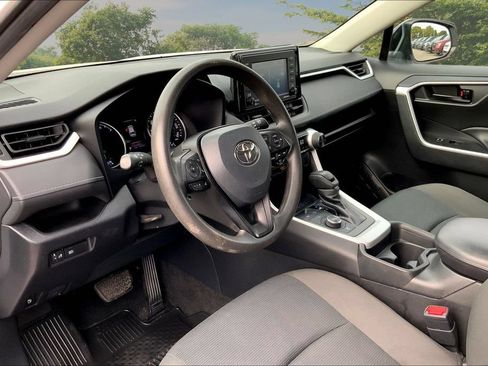 Used 2021 Toyota RAV4 LE AWD/4WD image 17