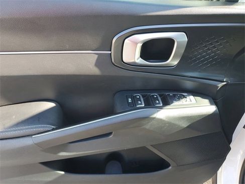 Used 2023 Kia Sorento LX image 16