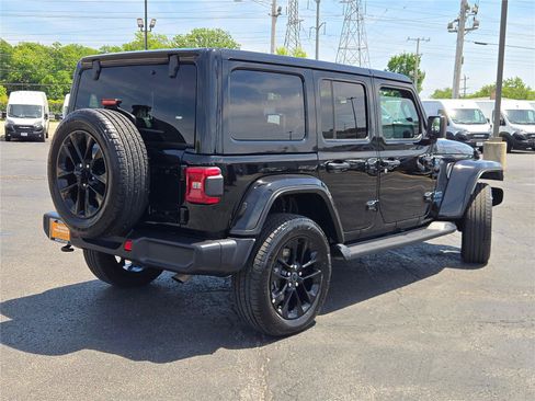 Certified 2025 Jeep Wrangler Unlimited Sahara AWD/4WD image 19