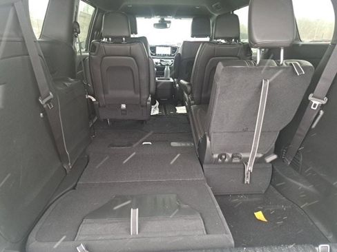 New 2026 Chrysler Pacifica Select image 12