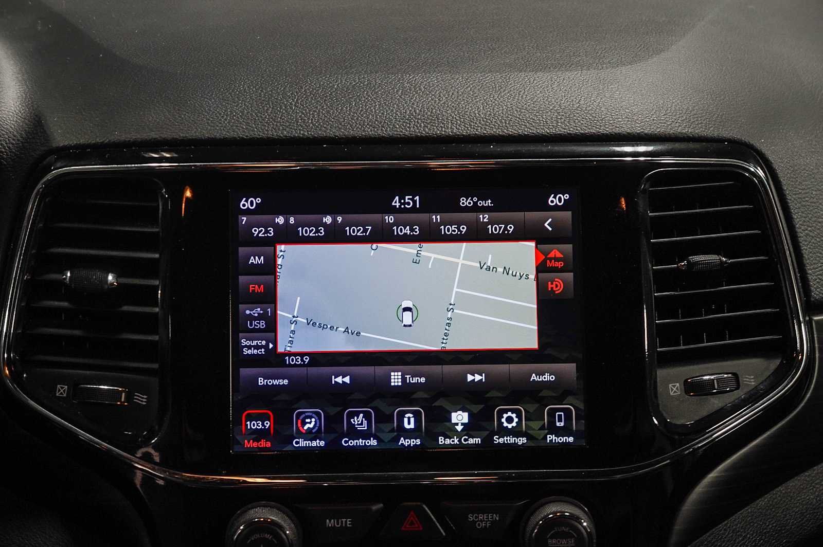 Used 2020 Jeep Grand Cherokee Altitude RWD image 14
