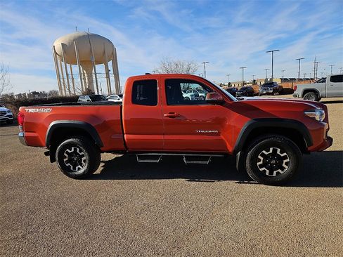 Used 2016 Toyota Tacoma TRD Off-Road w/ Towing Package image 9