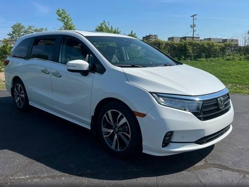 Used 2023 Honda Odyssey Touring image 3