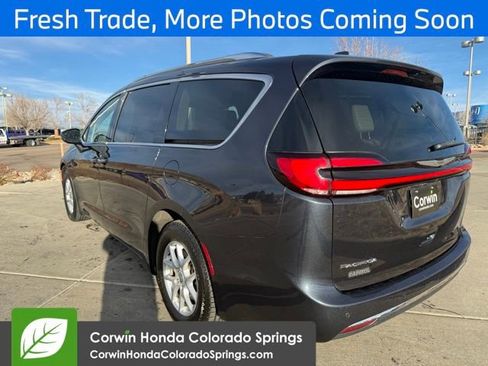 Used 2021 Chrysler Pacifica Touring-L image 5