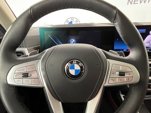 Used 2024 BMW X7 xDrive40i w/ Premium Package image 19
