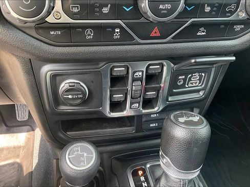 Used 2024 Jeep Wrangler Unlimited Sport AWD/4WD image 32