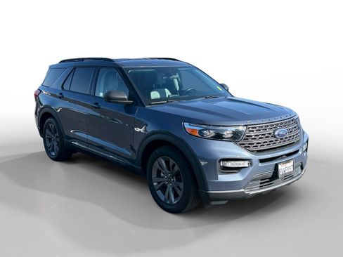 Certified 2021 Ford Explorer XLT w/ Equipment Group 202A RWD image 7