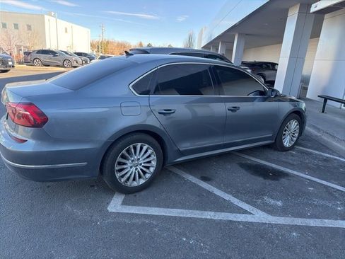 Used 2017 Volkswagen Passat 1.8T SE image 4