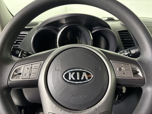 Used 2011 Kia Soul + image 9
