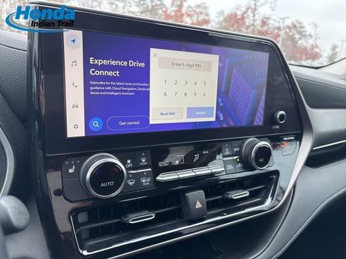 Used 2023 Toyota Highlander XLE image 32