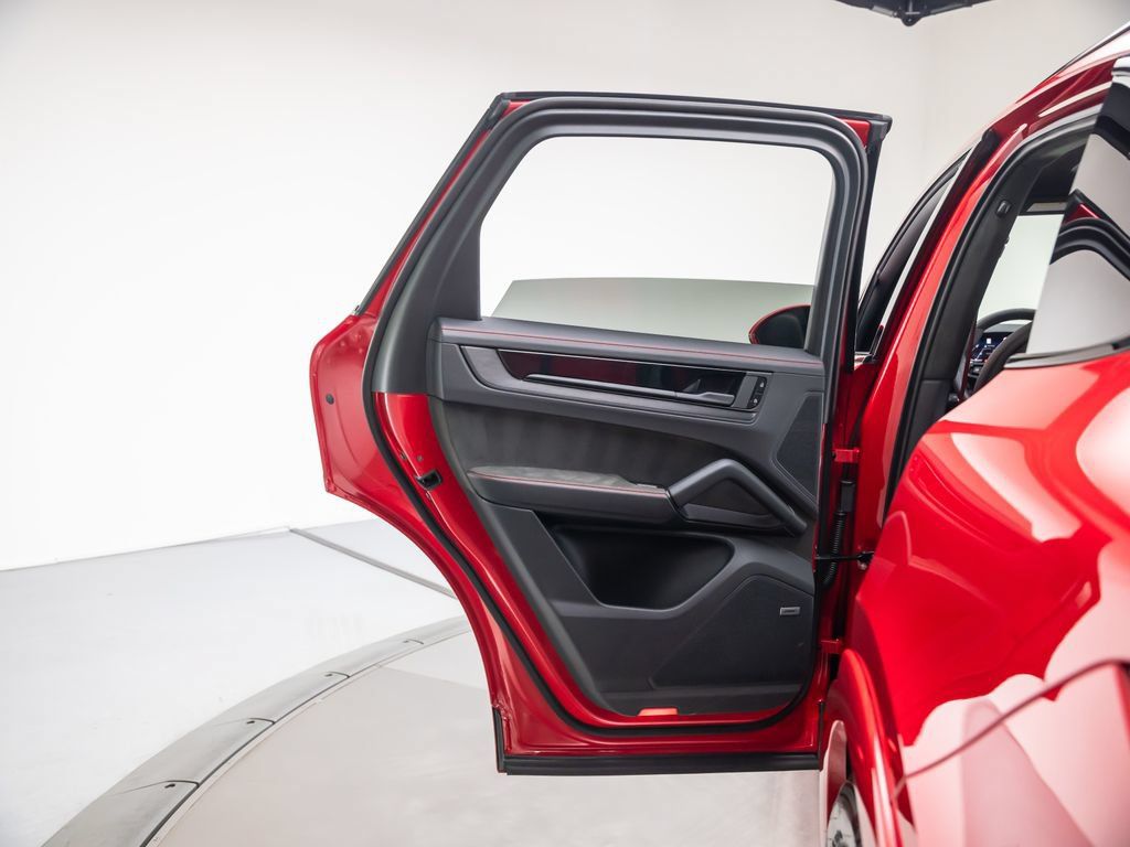 Used 2025 Porsche Cayenne GTS AWD/4WD image 26