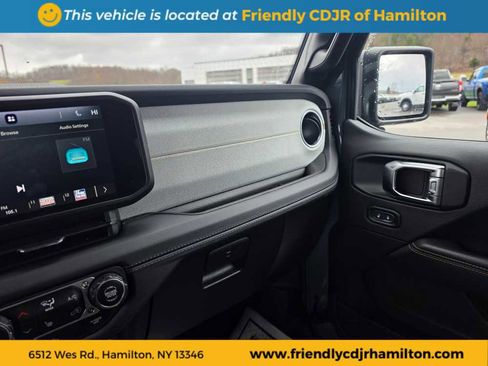 Used 2025 Jeep Wrangler Unlimited Sahara image 17