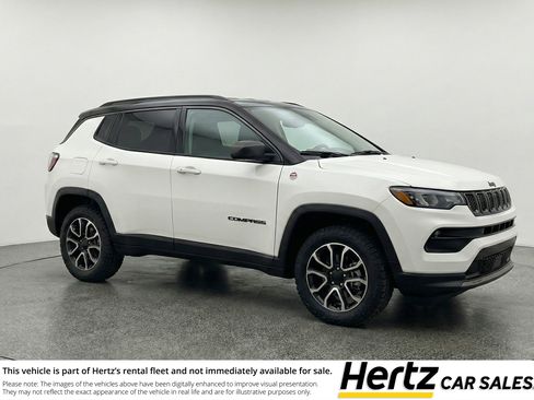Used 2025 Jeep Compass Trailhawk image 1